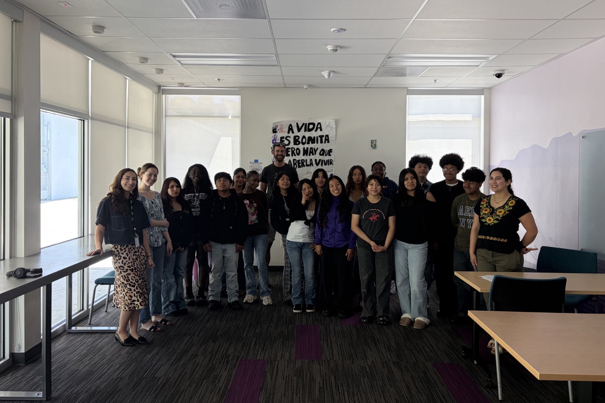 OakTown Leaders cohort and mentors gathered for a group photo in a classroom
